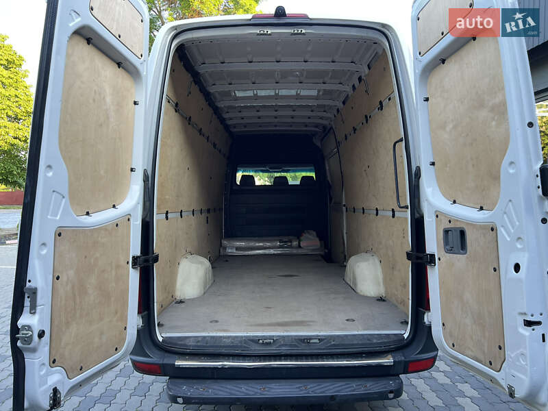 Грузовой фургон Volkswagen Crafter 2014 в Черновцах