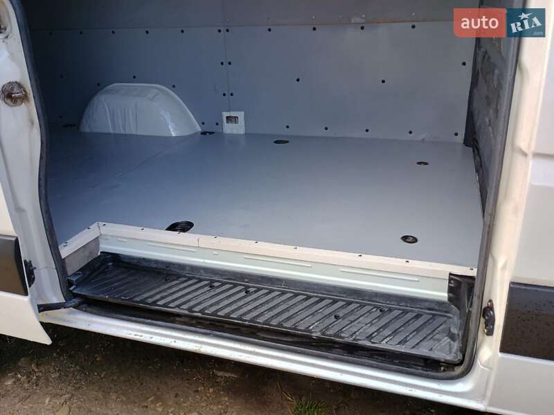 Грузовой фургон Volkswagen Crafter 2006 в Дрогобыче