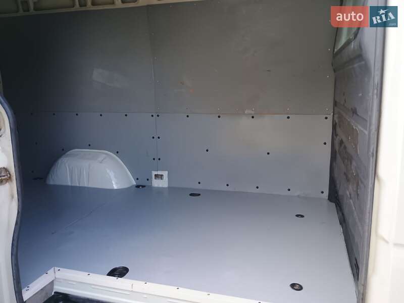 Грузовой фургон Volkswagen Crafter 2006 в Дрогобыче