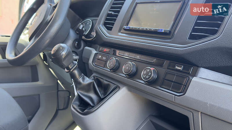 Вантажний фургон Volkswagen Crafter 2017 в Сваляві