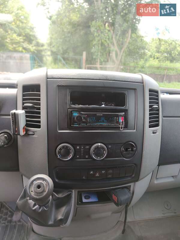 Грузовой фургон Volkswagen Crafter 2012 в Киеве