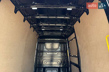 Грузовой фургон Volkswagen Crafter 2022 в 