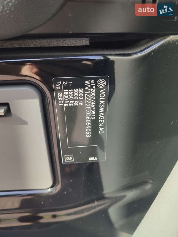 Вантажопасажирський фургон Volkswagen Crafter 2016 в Ужгороді