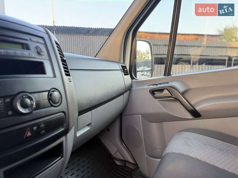 Грузовой фургон Volkswagen Crafter 2012 в Киеве