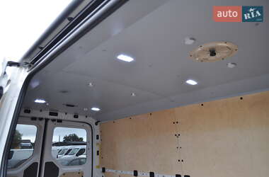 Грузовой фургон Volkswagen Crafter 2020 в 