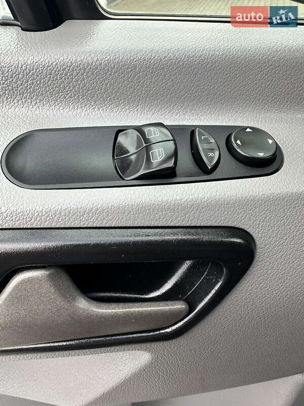 Вантажний фургон Volkswagen Crafter 2016 в Дубні