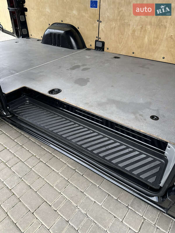 Вантажний фургон Volkswagen Crafter 2016 в Дубні