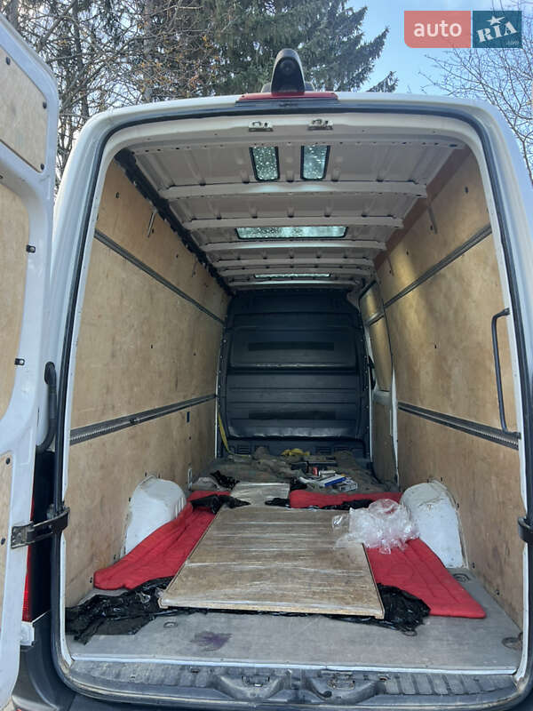 Вантажний фургон Volkswagen Crafter 2016 в Чернівцях