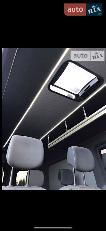 Грузопассажирский фургон Volkswagen Crafter 2015 в Бориславе