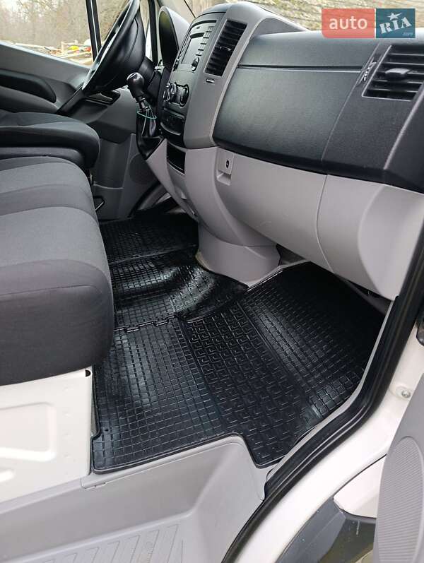 Вантажний фургон Volkswagen Crafter 2015 в Почаєві