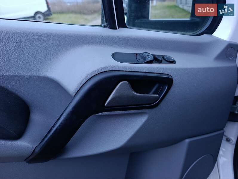 Эвакуатор Volkswagen Crafter 2015 в Кременце фото 9 Эвакуатор Volkswagen Crafter 2015 в Кременце