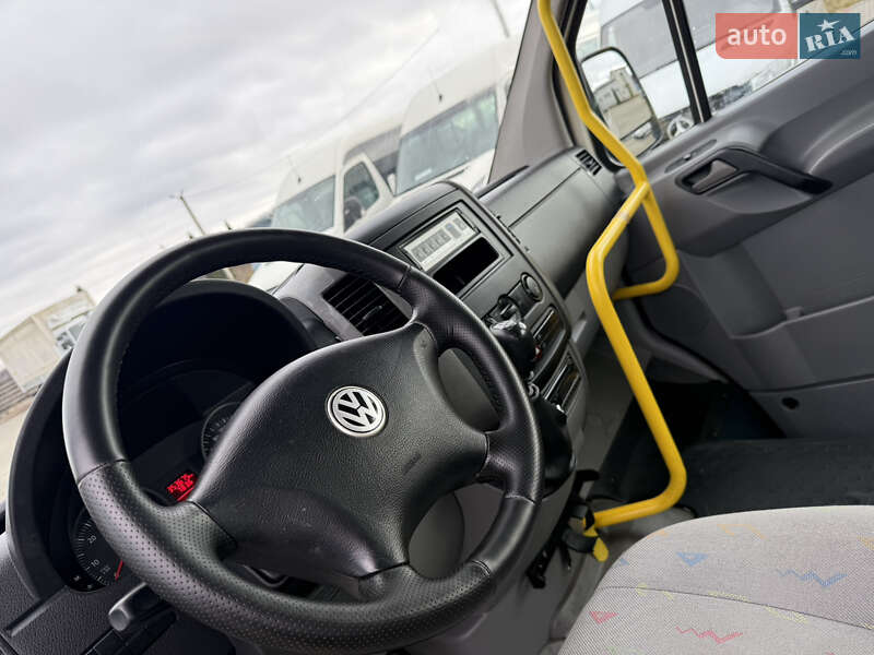 Туристический / Междугородний автобус Volkswagen Crafter 2010 в Староконстантинове