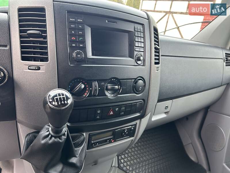 Вантажний фургон Volkswagen Crafter 2014 в Рівному