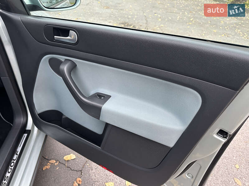 Хэтчбек Volkswagen Cross Golf Plus 2008 в Кременчуге