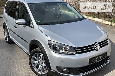 Минивэн Volkswagen Cross Touran 2015 в 