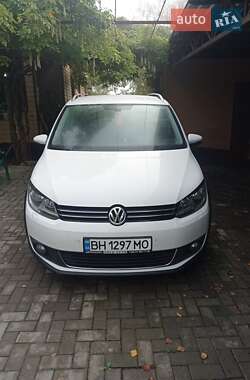 Volkswagen Cross Touran 2011