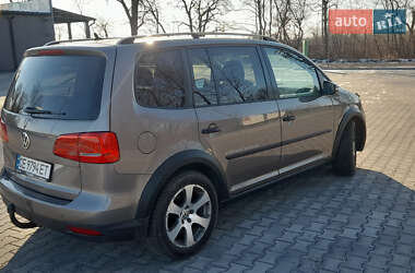 Volkswagen Cross Touran 2011