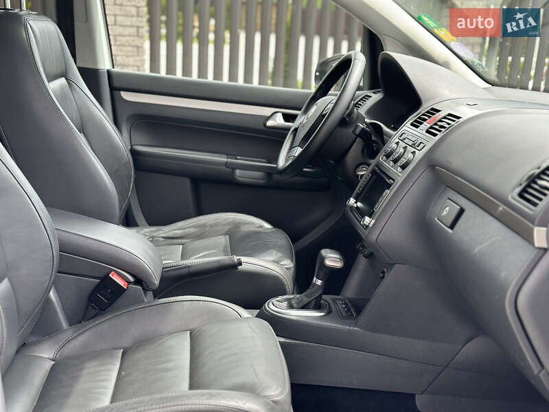Минивэн Volkswagen Cross Touran 2010 в Староконстантинове