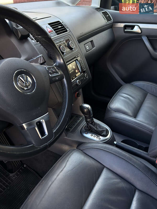 Мінівен Volkswagen Cross Touran 2011 в Самборі
