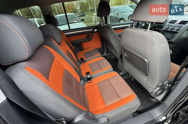 Мінівен Volkswagen Cross Touran 2007 в  фото 28 Мінівен Volkswagen Cross Touran 2007 в