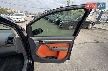 Мінівен Volkswagen Cross Touran 2007 в  фото 31 Мінівен Volkswagen Cross Touran 2007 в