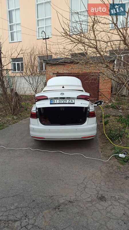 Седан Volkswagen e-Bora 2019 в Полтаві