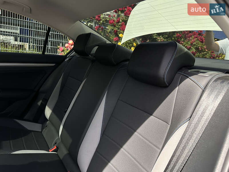 Седан Volkswagen e-Bora 2020 в Одесі