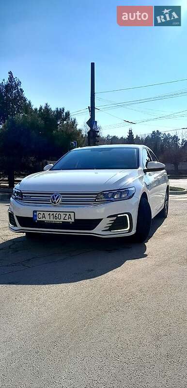 Седан Volkswagen e-Bora 2020 в 