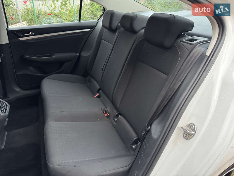 Седан Volkswagen e-Bora 2019 в Києві