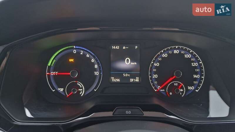 Седан Volkswagen e-Bora 2020 в Городищеві