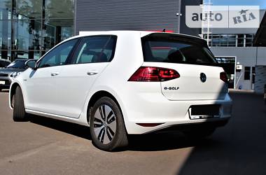 Хэтчбек Volkswagen e-Golf 2016 в Киеве