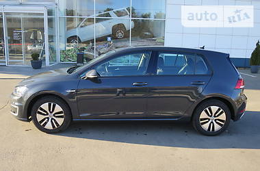 Хетчбек Volkswagen e-Golf 2017 в 