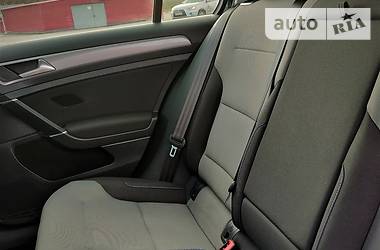 Хетчбек Volkswagen e-Golf 2016 в 
