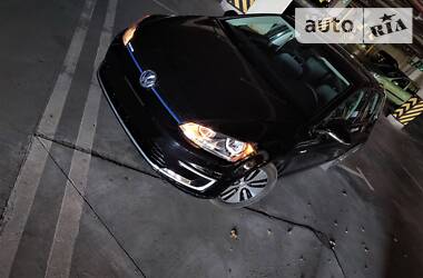 Хетчбек Volkswagen e-Golf 2016 в 