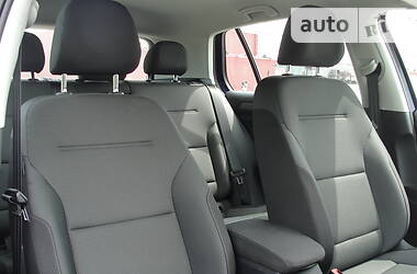 Хетчбек Volkswagen e-Golf 2017 в 