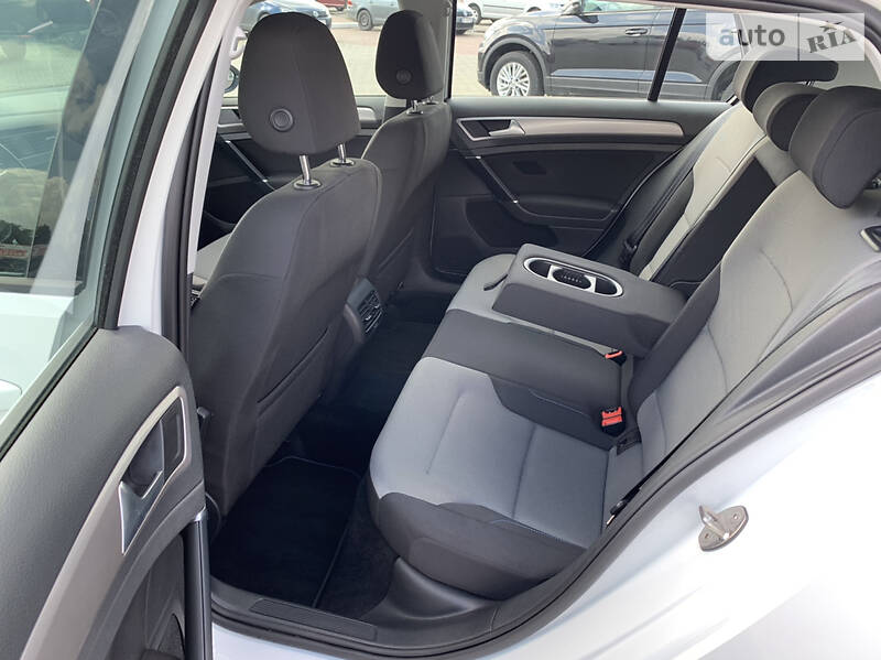 Хетчбек Volkswagen e-Golf 2016 в Хмельницькому