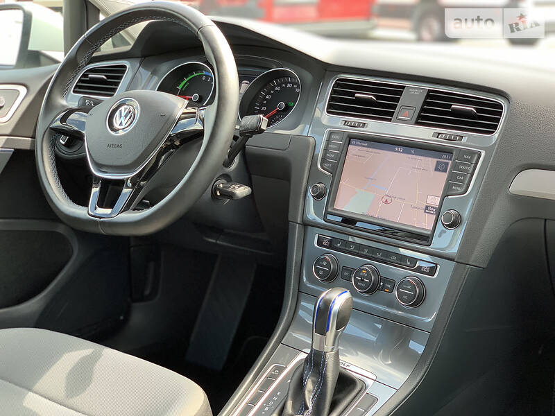 Хетчбек Volkswagen e-Golf 2016 в Хмельницькому