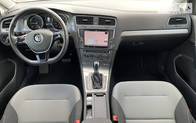 Хетчбек Volkswagen e-Golf 2016 в Хмельницькому
