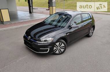 Хетчбек Volkswagen e-Golf 2017 в 