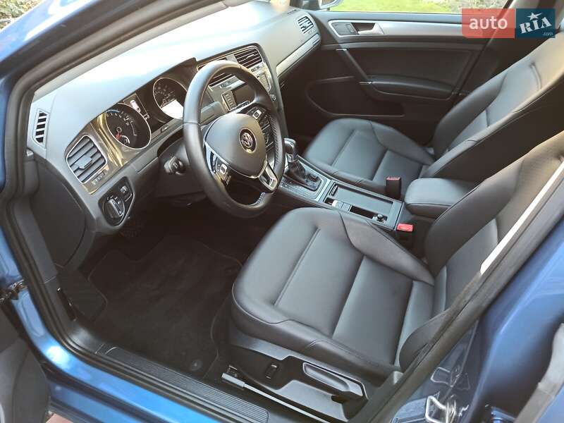 Хетчбек Volkswagen e-Golf 2015 в Житомирі