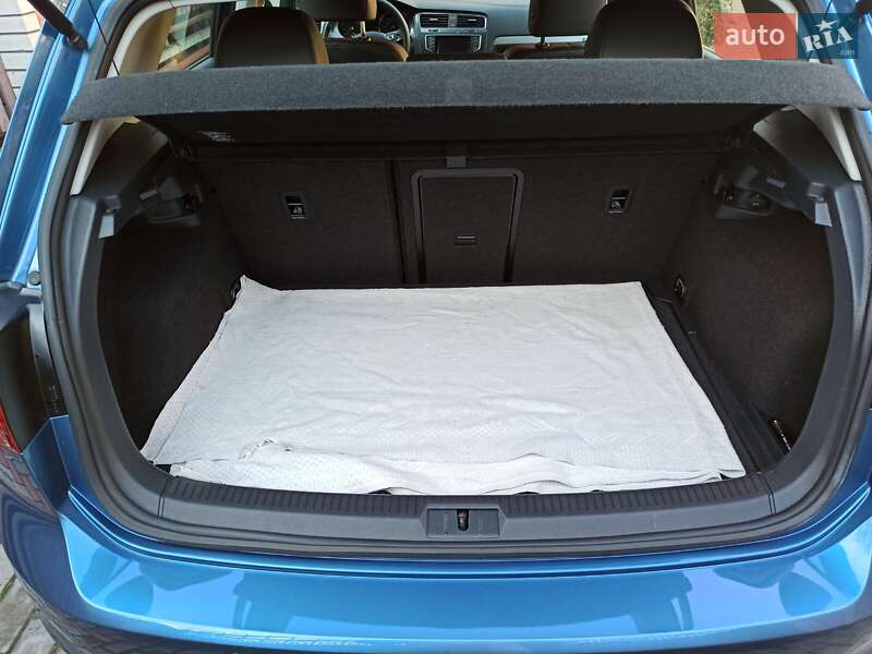 Хетчбек Volkswagen e-Golf 2015 в Житомирі