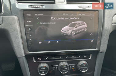 Хэтчбек Volkswagen e-Golf 2017 в 