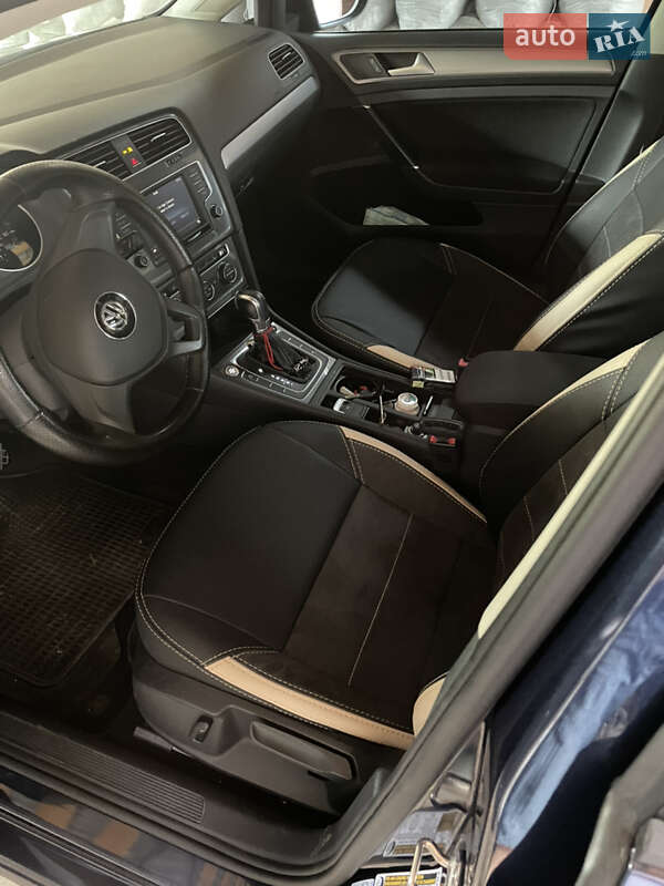 Хетчбек Volkswagen e-Golf 2016 в Одесі