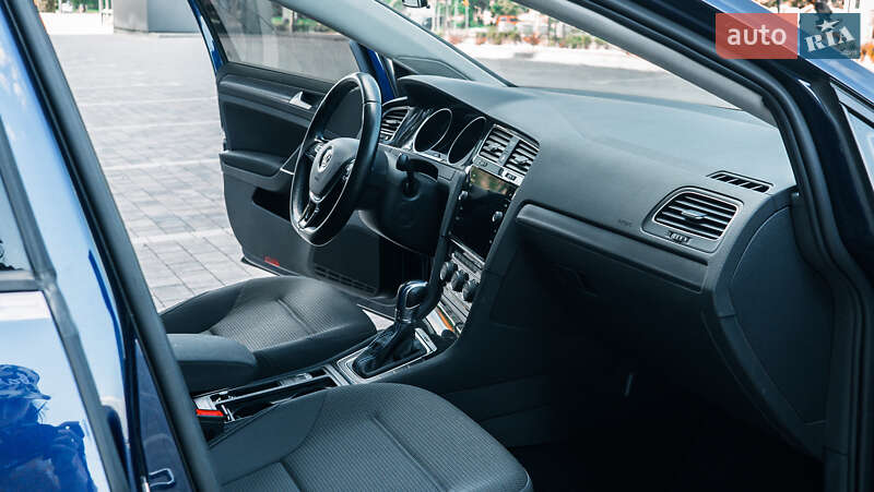 Хэтчбек Volkswagen e-Golf 2019 в Ужгороде