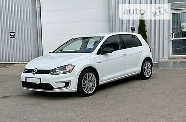 Хэтчбек Volkswagen e-Golf 2015 в Киеве