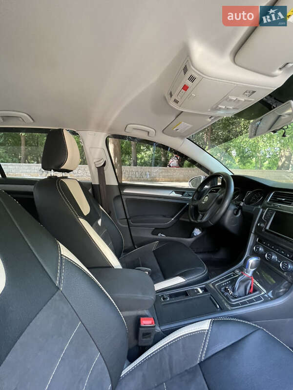 Хетчбек Volkswagen e-Golf 2016 в Одесі