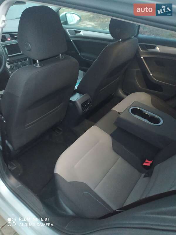 Хэтчбек Volkswagen e-Golf 2014 в Мукачево