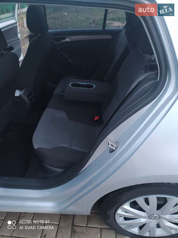 Хэтчбек Volkswagen e-Golf 2014 в Мукачево