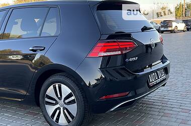 Хетчбек Volkswagen e-Golf 2018 в 