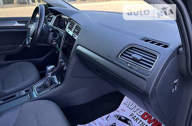 Хетчбек Volkswagen e-Golf 2018 в 